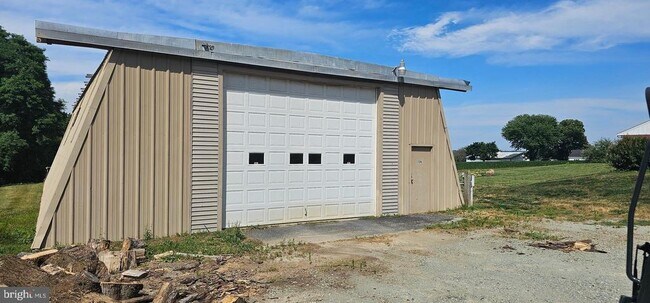 Building Photo - 136 Nottingham Rd