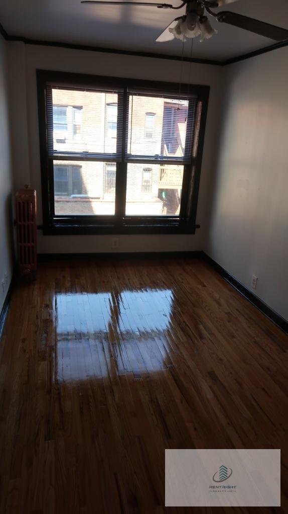 Foto del edificio - 846 W Montrose Ave