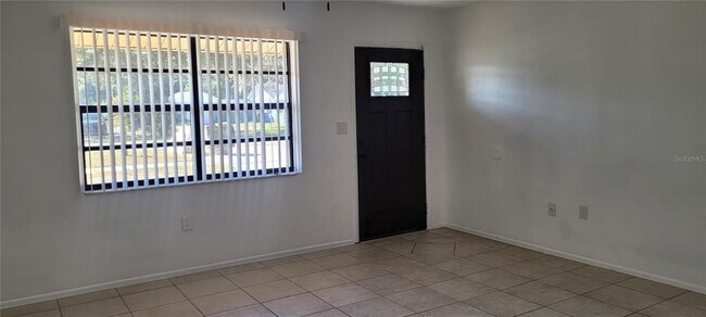 Foto del edificio - 2461 Dryer Ave