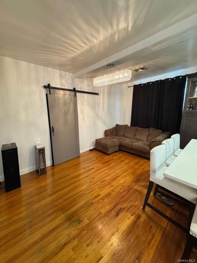 Foto principal - 79-48 69th Ave