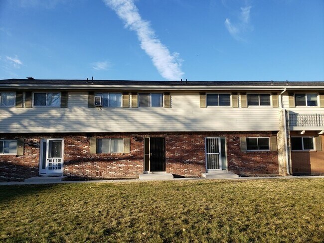Foto del edificio - 2 Bedroom 1.5 Bath Townhome with Washer...