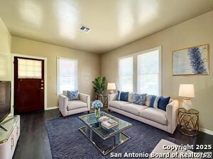 Building Photo - 120 Gifford St