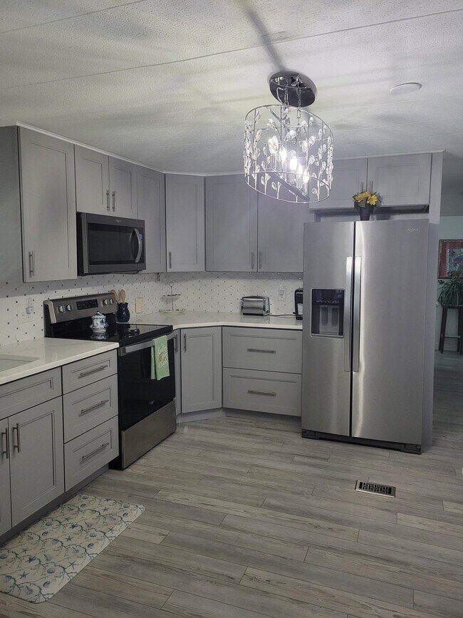 Foto del edificio - 6450 Floral Ct