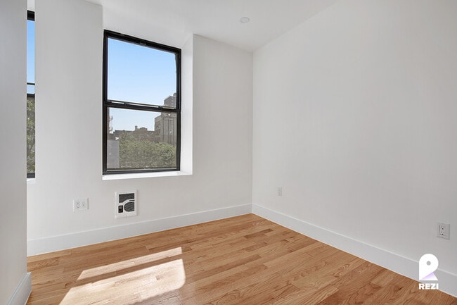 Building Photo - 179 E 105th St