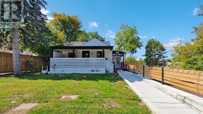 Building Photo - 242 Muriel St