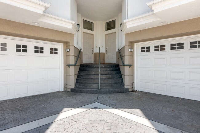 Building Photo - 475 Milan Dr