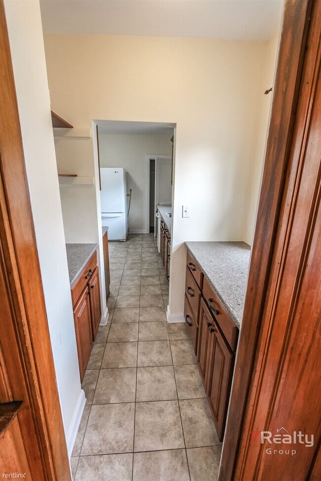 Building Photo - 5 br, 2 bath Apartment - 24 Chester Rd