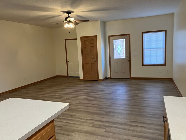 Building Photo - 1011 Laurel Tree Ct