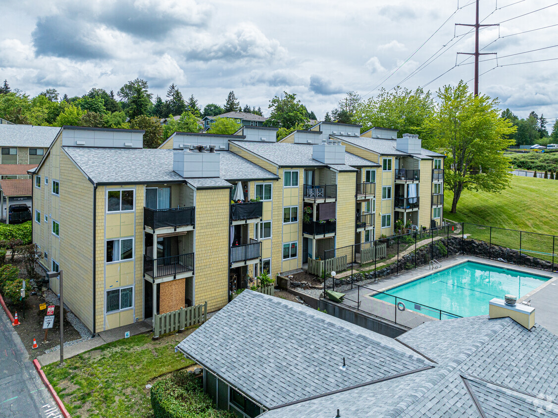 Building Photo - Rolling Hills Condominium