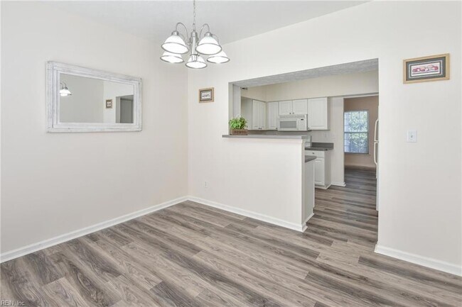 Foto del edificio - 1531 Creek Ct