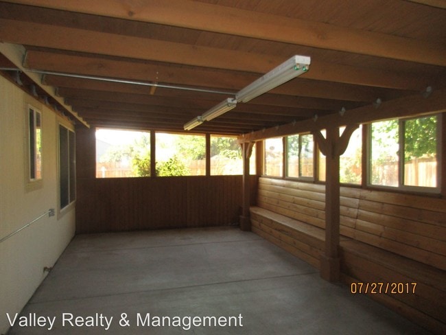 Building Photo - 3 br, 2 bath House - 535 Rawe Peak