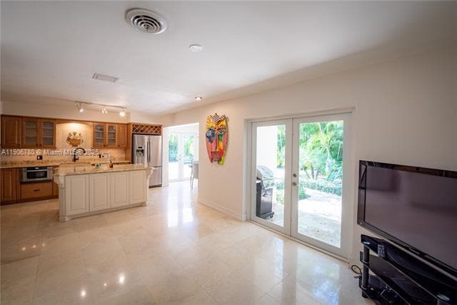 Foto del edificio - 928 Escobar Ave