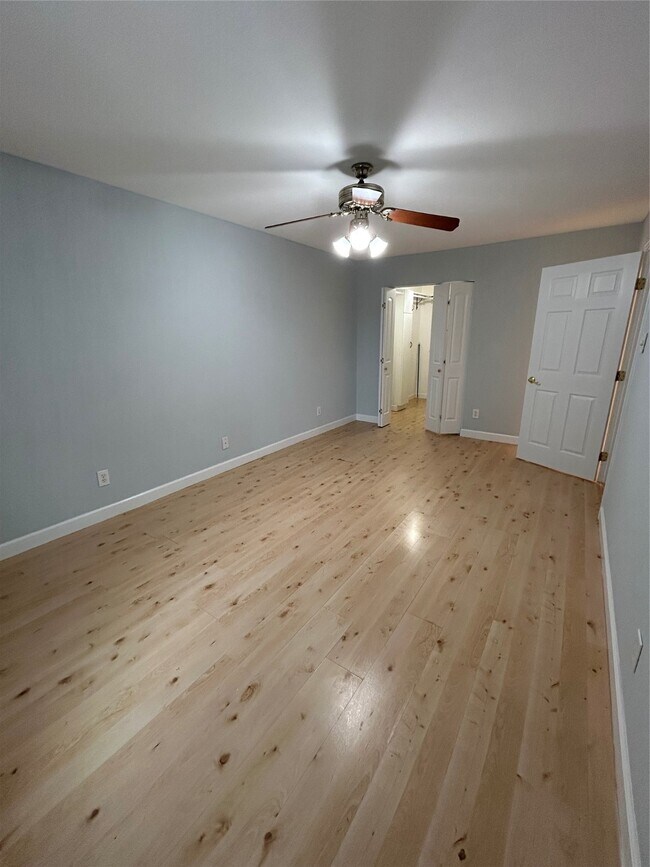 Building Photo - 5550 N Braeswood Blvd