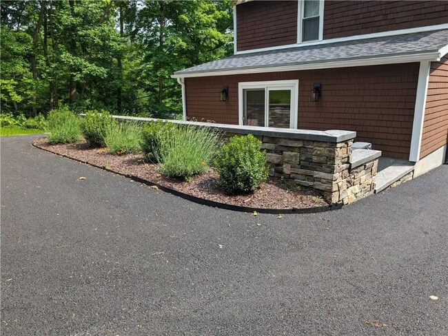 Foto del edificio - 193 Phoenix Mills Rd