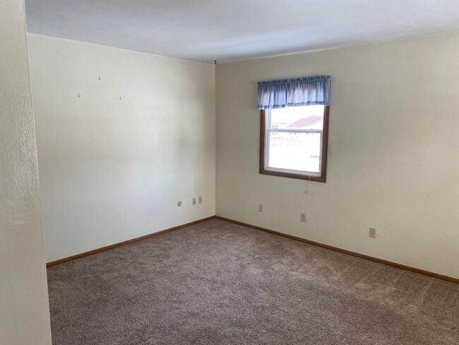 Building Photo - 219 Hall St