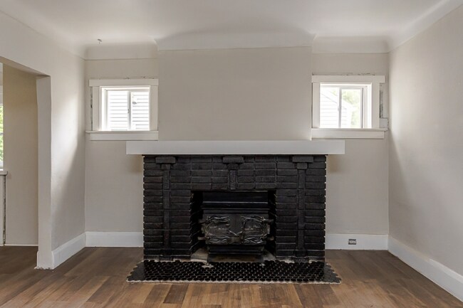 Foto del edificio - 4440 Fairview Dr