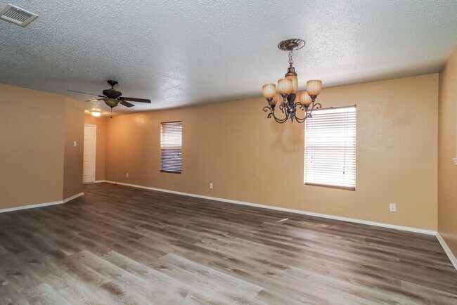 Foto del edificio - 5213 Bedfordshire Dr
