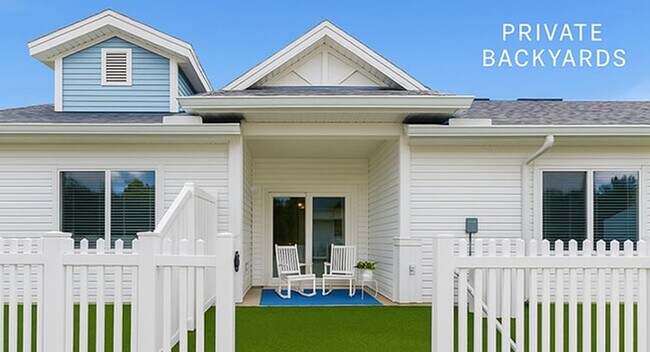 Disfrute de su propio patio trasero privado en Viva at Palm Coast en Palm Coast, Florida. - Viva Palm Coast