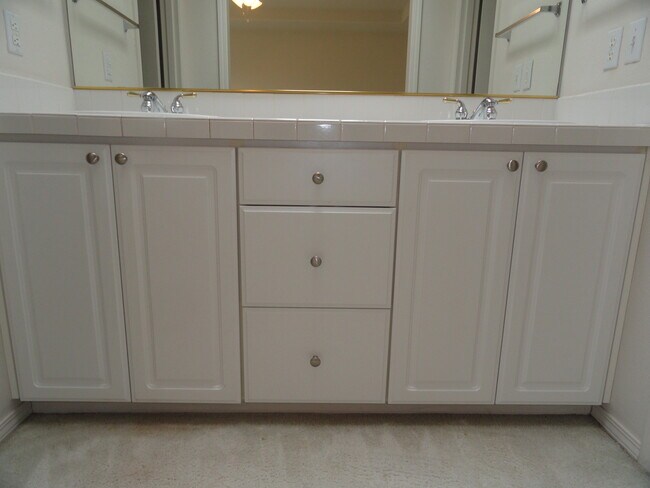 Foto del edificio - Great 4 bedroom in Bethany Area