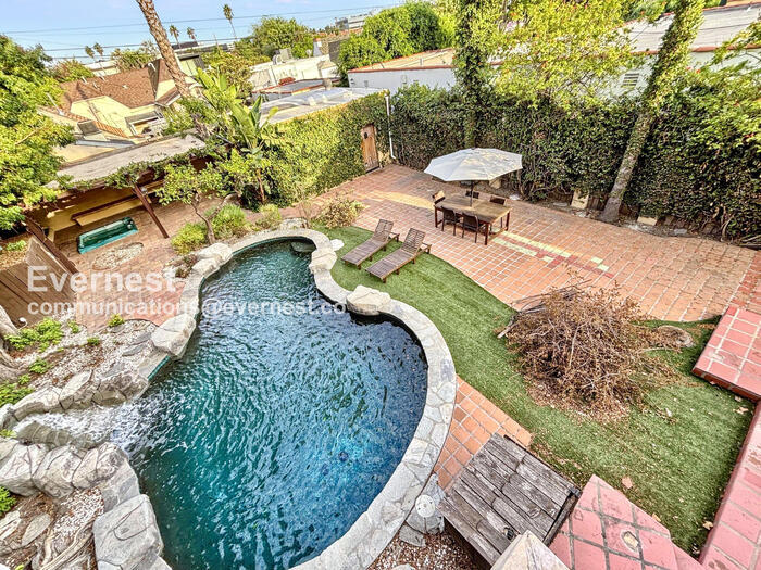 Foto principal - 132 N Crescent Heights Blvd