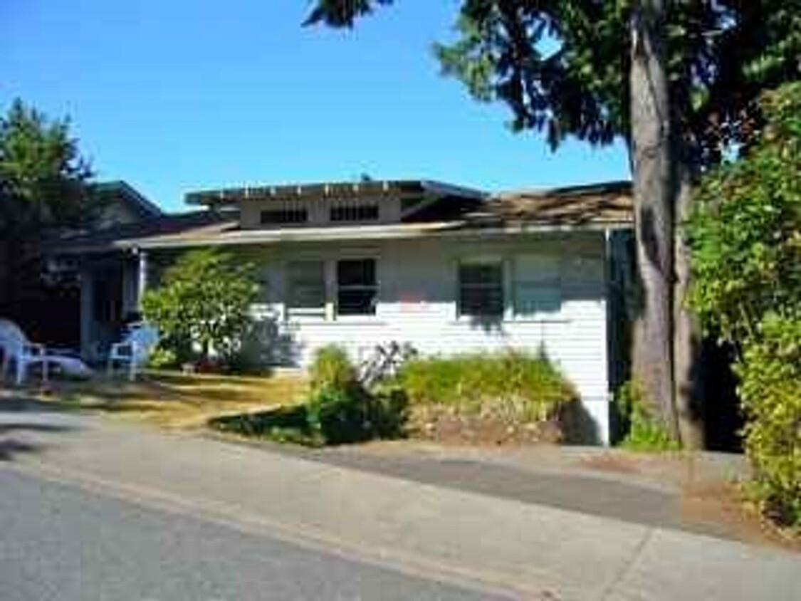 Foto principal - 715 N Forest St