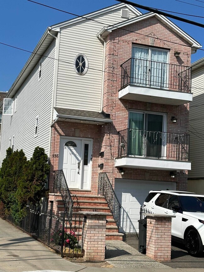 Building Photo - 536 66th St