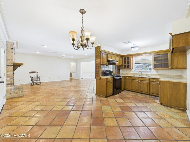 Building Photo - 302 Lark Dr