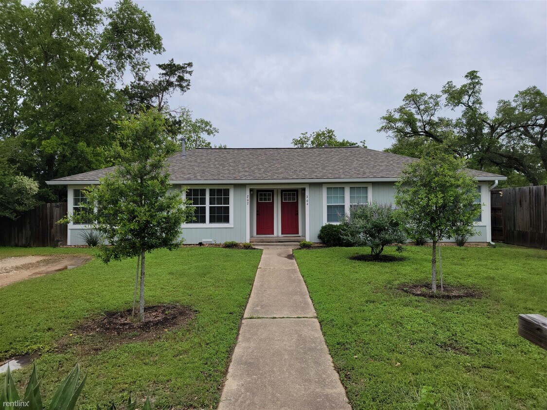 Primary Photo - 2 br, 1 bath Duplex - 202 North Ave E 204 ...