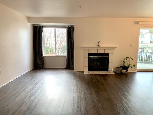 Building Photo - Welcome home to this beautiful, renovated ...