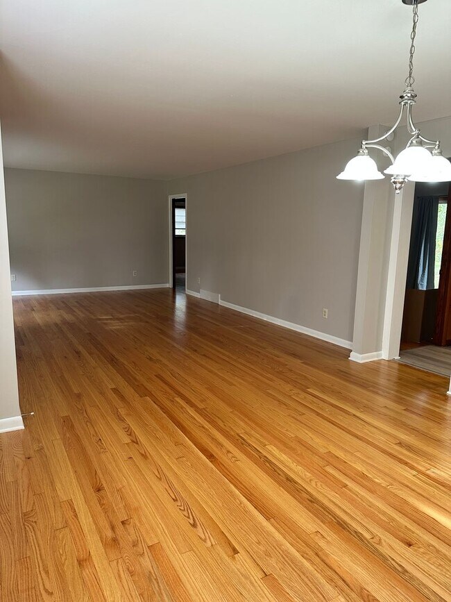 Foto del edificio - 708 Cave Mill Rd