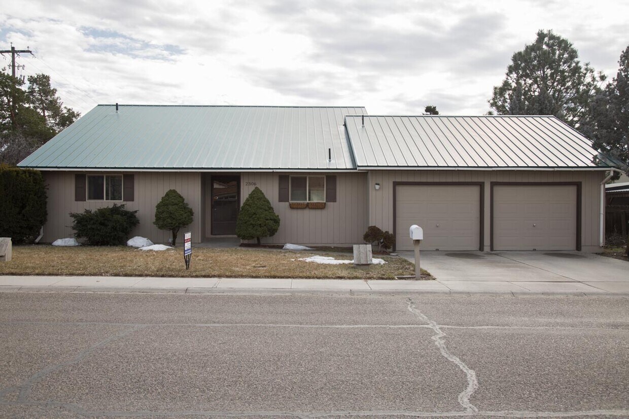 Foto principal - 2306 SW 2nd Ave