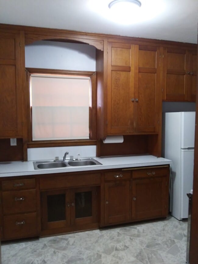 Building Photo - 105 S Lindberg Ave