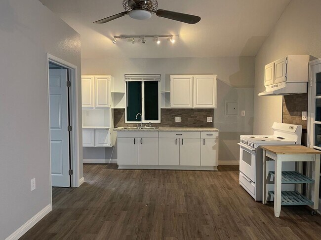Foto del edificio - 9223 Ramona Ave