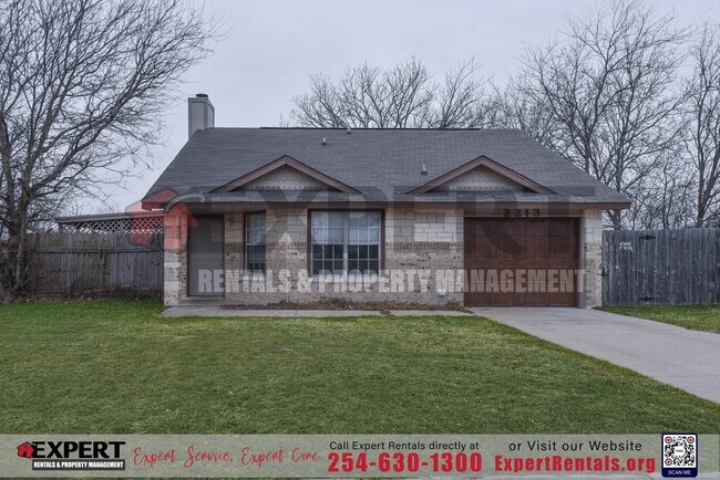 Foto del edificio - Charming Corner Lot Retreat: 3-Bedroom Hav...