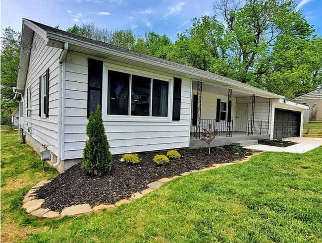 Building Photo - Cute 2 bedroom in South East Springfield