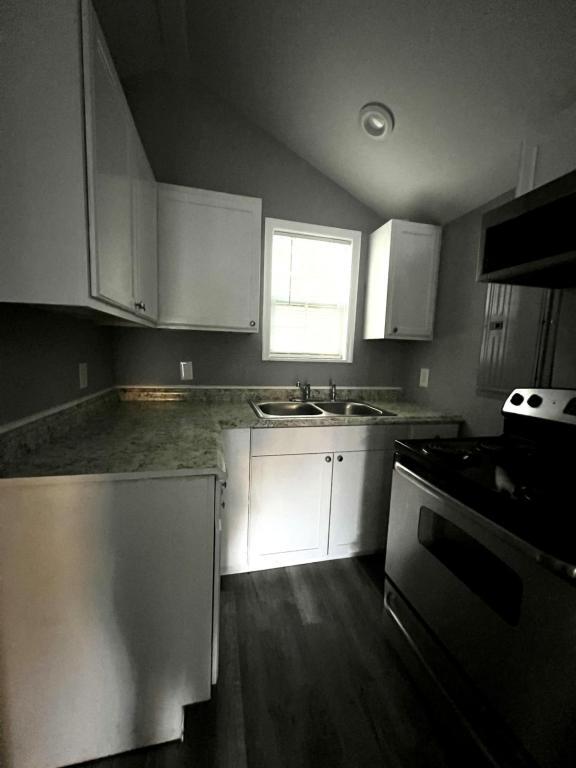 Foto del edificio - 135 Honeysuckle Ln