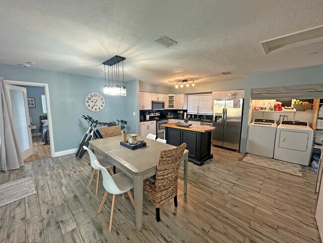 Foto del edificio - 2150 NE 52nd St