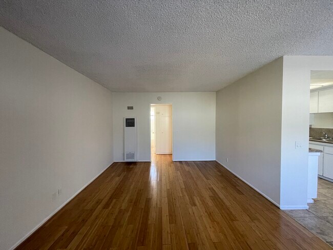 Foto del edificio - 44 N Roosevelt Ave