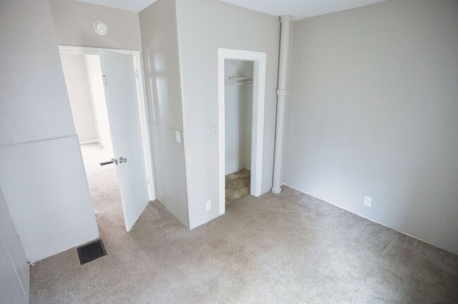 Building Photo - 854 Crosby St NW