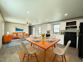 Building Photo - 204 Linda St