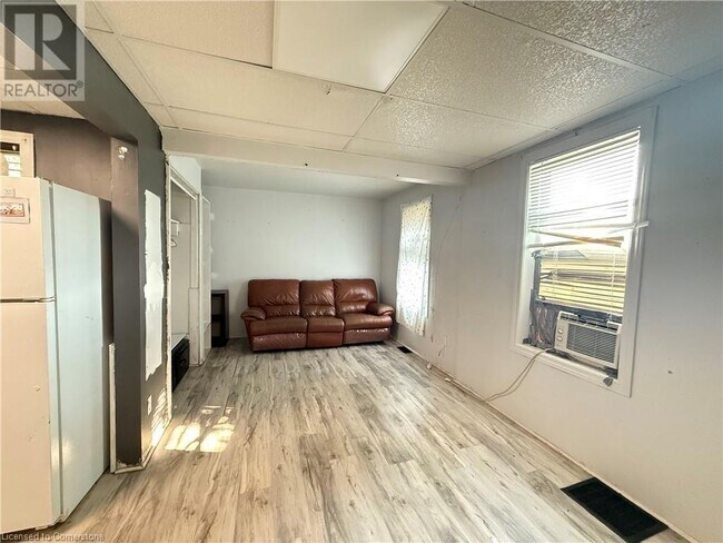 Photo du bâtiment - 5411 Hwy 6