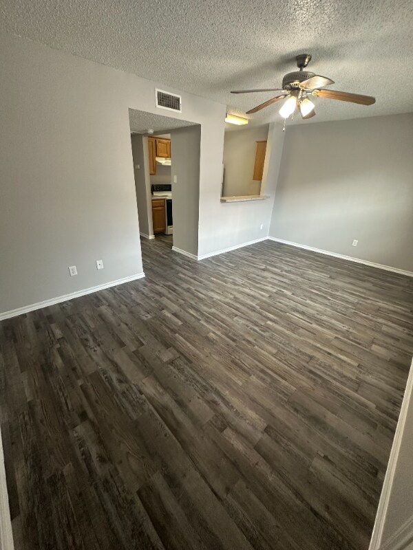 Foto principal - 700 Hercules Ln