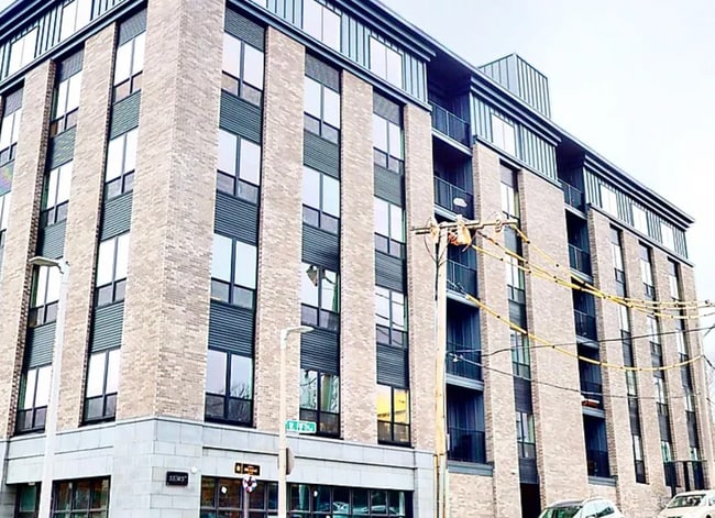 Building Photo - 55 W 5th St