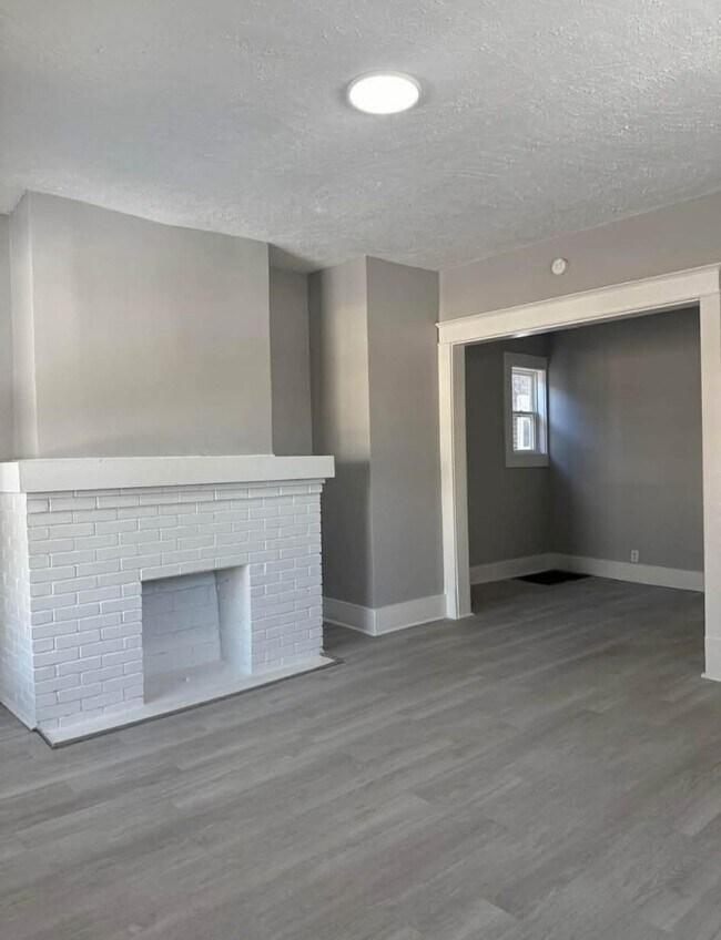 Photo - Remodeled two bedroom gem! House