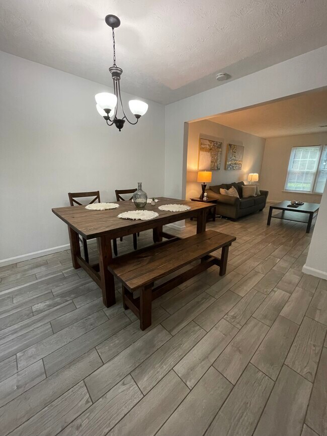 Foto del edificio - 250 Mill Creek Pl