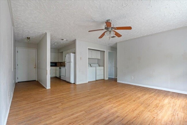 Building Photo - 906 N LBJ Dr