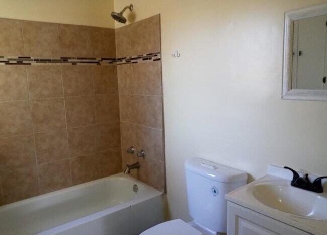 Building Photo - 610 Clovis Pl