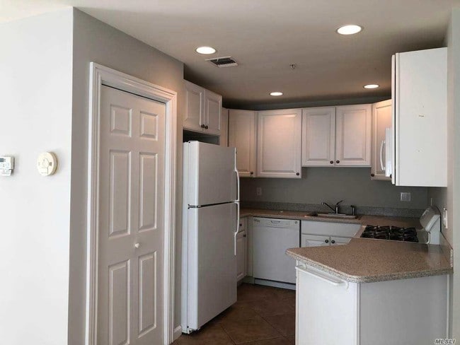 Building Photo - 24 Lorien Pl