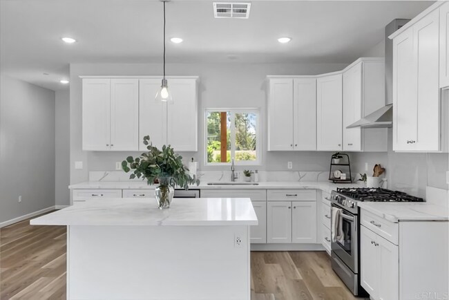 Foto del edificio - 753 Suzanne Ln