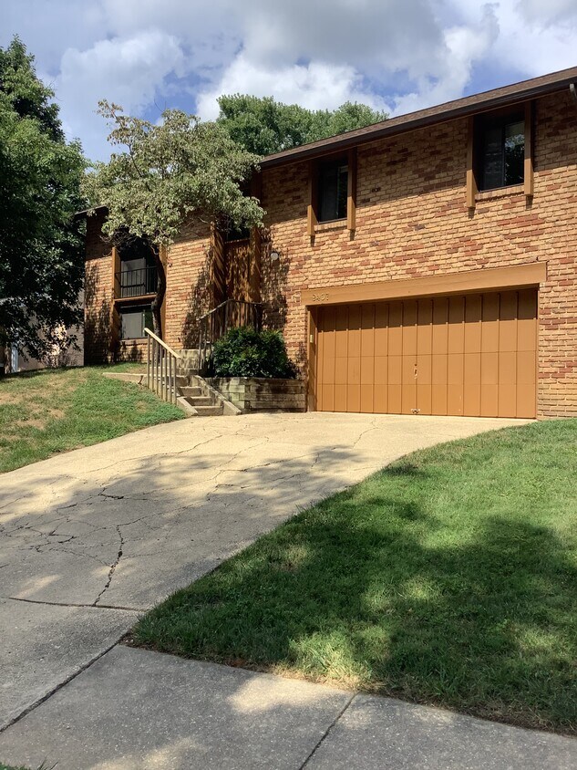Foto principal - 9437 Macomber Ln
